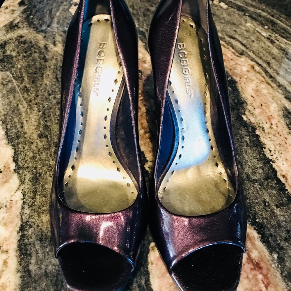 BCBG Girls Plum peep toe patent leather heels 6.5
